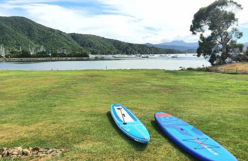 Waikawa Bay Hotel | Bay Vista Waterfront Motel
