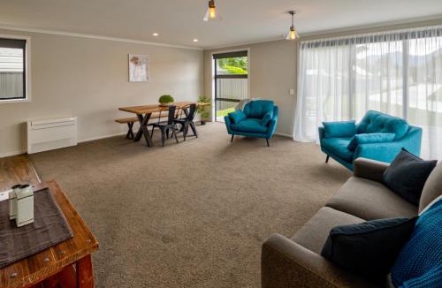 Te Anau Hotel | Annies on Milford
