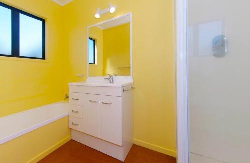 Hahei House | Rosemary Cottage - Hahei Holiday Home