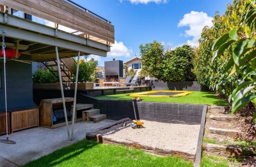 Hilltop House | Lakeview Lookout