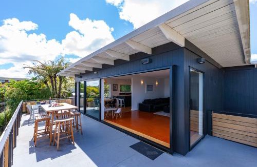 Hilltop House | Lakeview Lookout