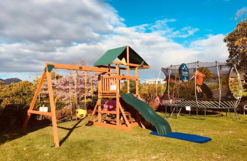 Two Mile Bay Hotel | Cascades Lakefront Motel