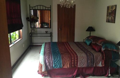 Thames Bed & Breakfast | Chartré Manor B&B