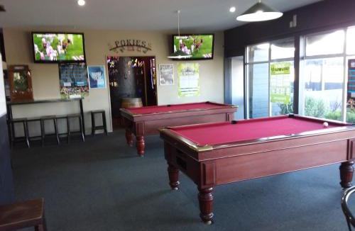 Waikuku Beach Hotel | Pine Lake View Lodge
