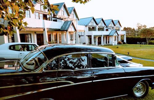 Snells Beach Hotel | Salty Dog Inn