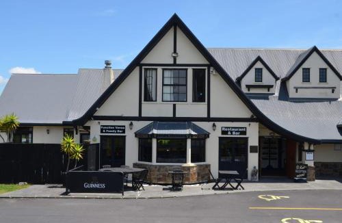 Snells Beach Hotel | Salty Dog Inn