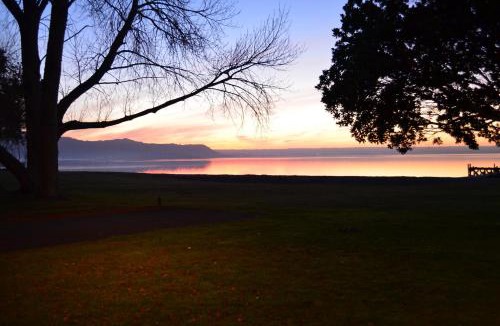 Owhata Hotel | Cedarwood Lakeside Motel & Conference Venue