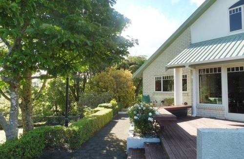 New Plymouth House | Hideaway Off Heta