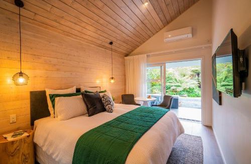 Kaimarama Cabin | Wairua Lodge - Rainforest River Retreat