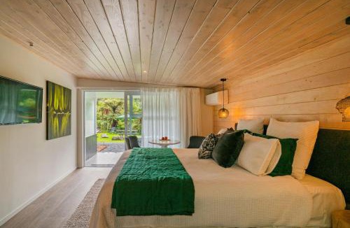 Kaimarama Cabin | Wairua Lodge - Rainforest River Retreat