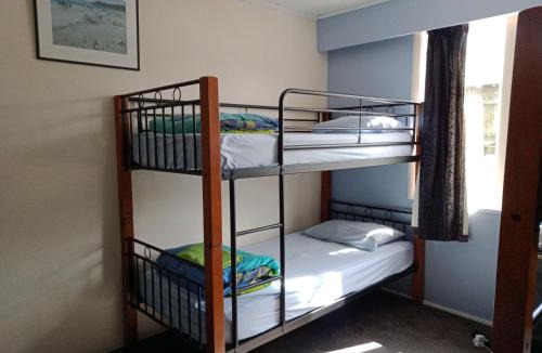 Takaka Hostel | Annies Nirvana Lodge Backpackers