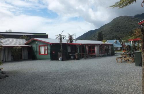 Franz Josef Glacier Hostel | Glow Worm Accommodation