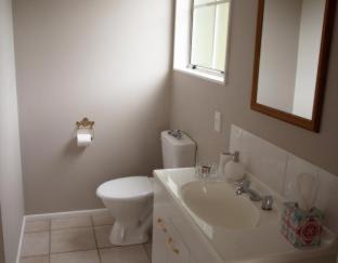 Acacia Bay House | The Loft Bed and Breakfast