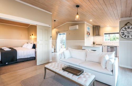 Surfdale House | Pohutukawa Cottage, Waiheke Island