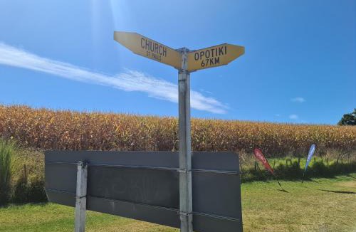 Te Kaha Hotel | Te Kaha Beach Hotel