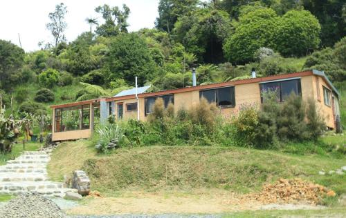 Komata House | Earthbridge