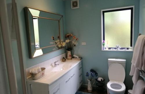Upper Hutt House | Boutique Art Retreat