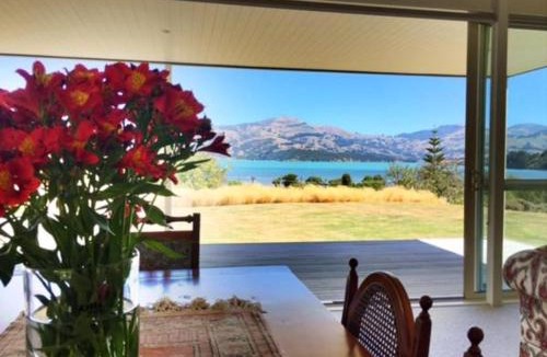 Akaroa Bed & Breakfast | L'abri Bed and Breakfast