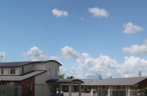 Solway Hotel | BK's Chardonnay Motor Lodge
