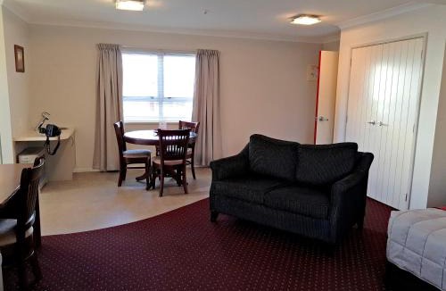 Pukekohe Hotel | Touchwood Motor Lodge