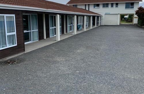 Balclutha Hotel | Charlies Motor Lodge