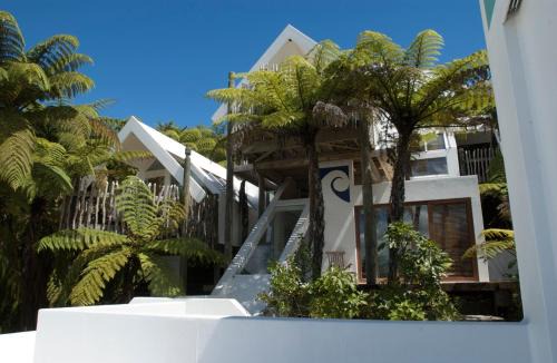 Lake Tarawera House | te Whare -Lake Tarawera tree-top nest