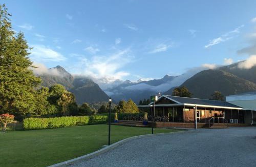 Fox Glacier Hotel | High Peaks Hotel