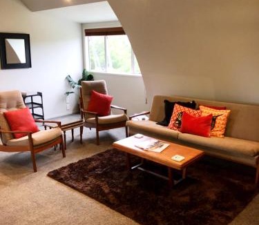 Riverhead Bed & Breakfast | Lavender Hill