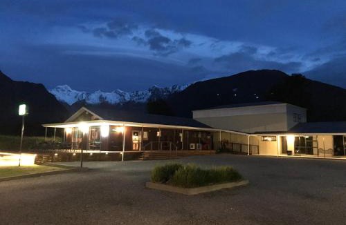 Fox Glacier Hotel | High Peaks Hotel