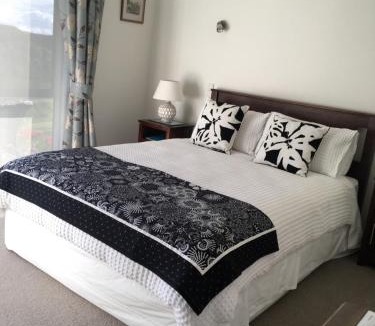 Kinloch Bed & Breakfast | Kinloch Lake & Golf Views