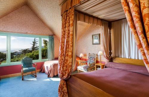 Dunedin Cabin | Larnach Lodge & Stable Stay