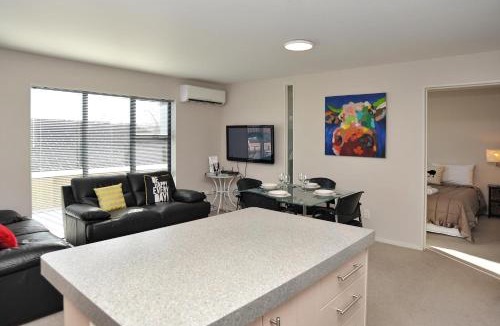 Merivale Apartment | Apartment near Hagley Park with Secure Entry- Carlton Villa 3