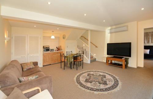 Dunedin Bed & Breakfast | Sleep on the Steepest Street in the World!