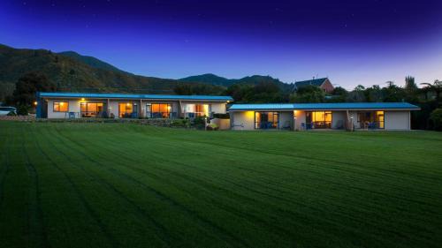 Waikawa Bay Hotel | Bay Vista Waterfront Motel