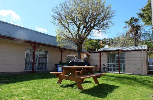 Tahunanui Hotel | Castles Motel & Driftwood Motel