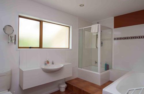 Coopers Beach Apartment | By the Bay Beachfront Apartments