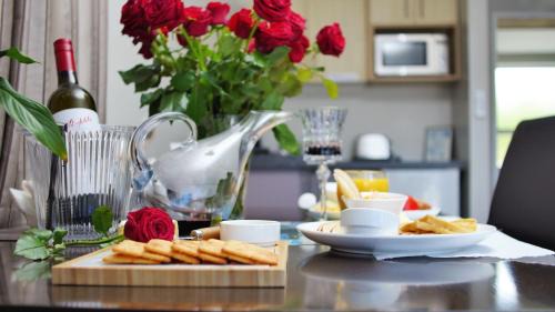 Edgeware Hotel | Arthur's Court Motor Lodge