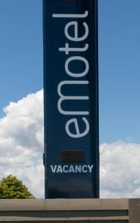 Taupo Hotel | eMotel