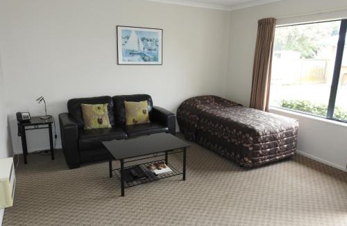 Hawera Hotel | Tudor Lodge Motel