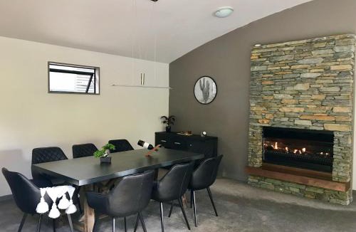 Closeburn House | Closeburn LakeView House