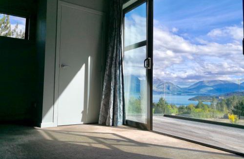 Closeburn House | Closeburn LakeView House
