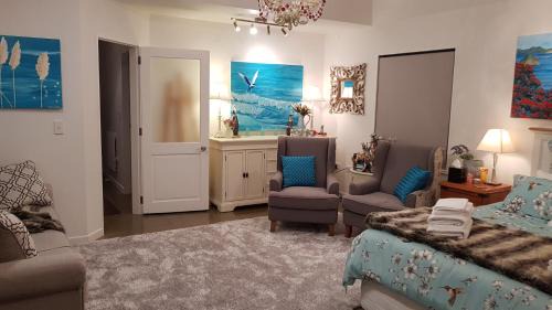 Upper Hutt House | Boutique Art Retreat