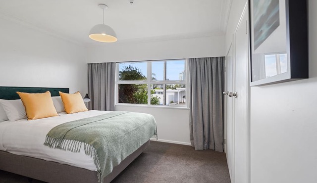 Renovated Takapuna 2BR Apt - Parking