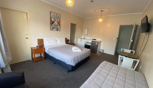 Airport Westney Lodge