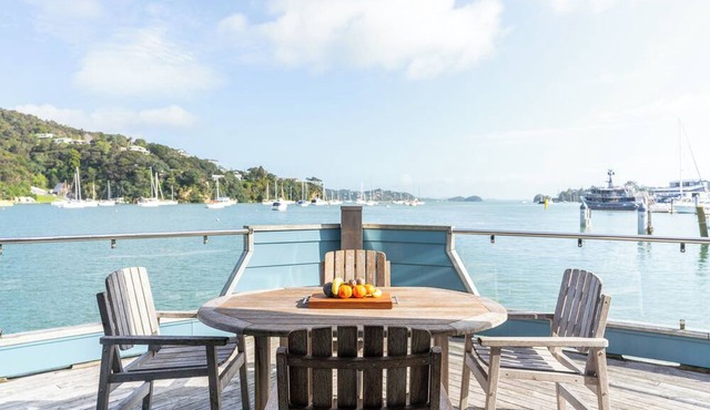 Bay of Islands On The Water Apartment -The Landing