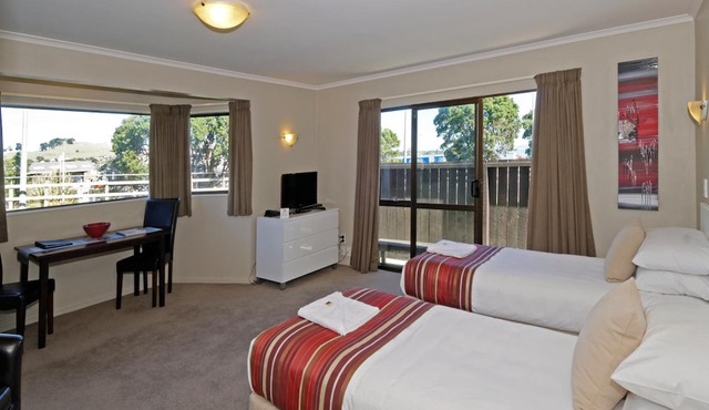 Airport Harbour View Motel