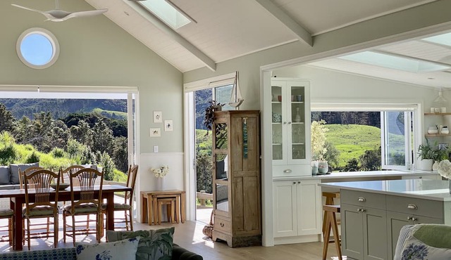 Songbird Villa - stunning views, spa and outdoor bath in Leigh