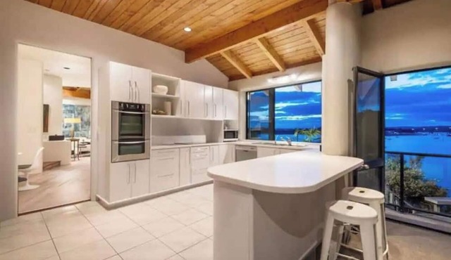 Iconic Estate -Unique Waterfront Experience