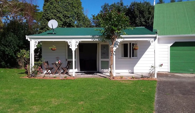 Stellar Cottage - Set on Sunny & Serene 1.75 Acres. Close to Town/wi-fi