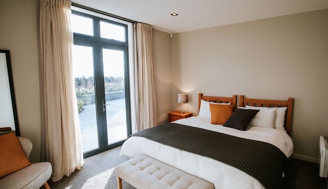 Mt Gold Retreat - Tennis court - Hot Tub in Wanaka